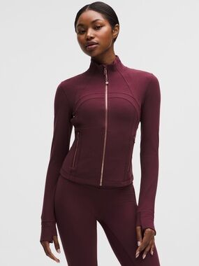 Define Cropped Jacket Nulu
Burgundy Bay/Rose Gold/Rose Gold